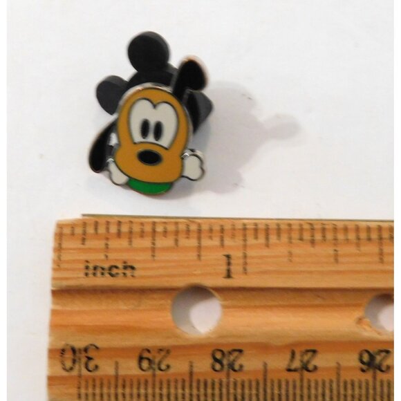 Disney Pluto 2008 Official Trading Pin Mickey Ears Back Enamel Metal Cute Quirky - Picture 4 of 5